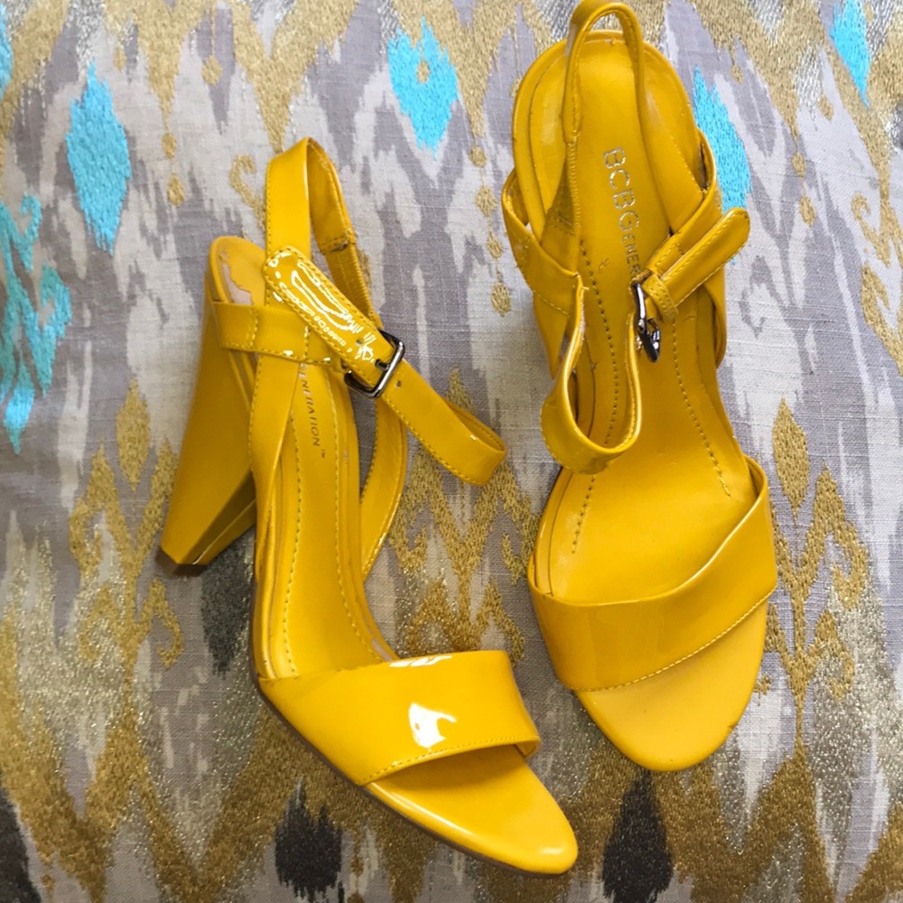 🚫Sold🚫💛BCBGeneration Yellow Sexy Pumps💛